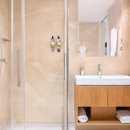 Bfresh - Padel, Pool & Fitness - Adults Only