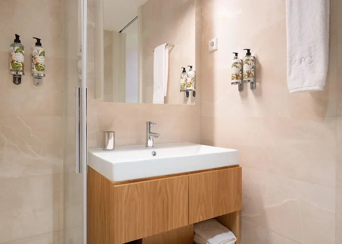 Bfresh - Padel, Pool & Fitness - Adults Only