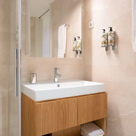 Bfresh - Padel, Pool & Fitness - Adults Only